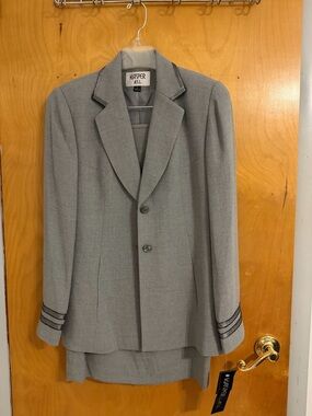 Kasper Light Gray Women's Two-Button Blazer Suit Jacket